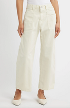 Load image into Gallery viewer, Gussett Cargo Pomonak Ivory