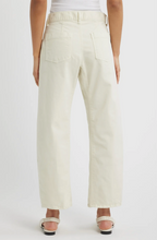 Load image into Gallery viewer, Gussett Cargo Pomonak Ivory