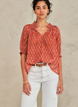 Load image into Gallery viewer, Ari Print SS Top Rust