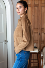 Load image into Gallery viewer, Atelier Pocket Jacket Camel Suede