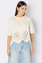 Load image into Gallery viewer, Tshirt Anglaise Off White