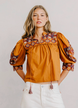 Load image into Gallery viewer, Diella Top Caramel