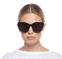 Load image into Gallery viewer, Air Heart Black/Gold Sunnies