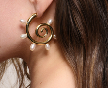Load image into Gallery viewer, Toni Hoops Gold