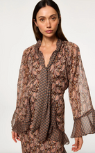 Load image into Gallery viewer, Maris Top Brown Paisley Mix