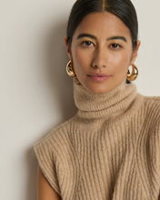 Load image into Gallery viewer, Isha Turtleneck Shiny Moonbeam