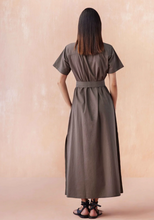 Load image into Gallery viewer, Amira Midi Solid Fawn