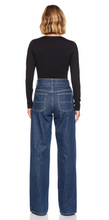 Load image into Gallery viewer, V Neck LS 5&quot; BLK