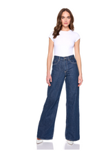 Load image into Gallery viewer, Essential Crew SS Tee 5" Sugar