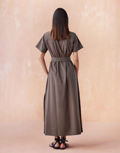 Load image into Gallery viewer, Amira Midi Solid Fawn