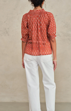 Load image into Gallery viewer, Ari Print SS Top Rust