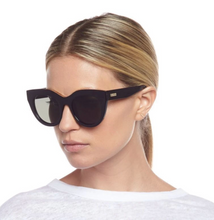 Load image into Gallery viewer, Air Heart Black/Gold Sunnies