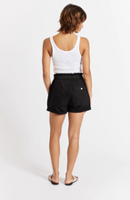 Load image into Gallery viewer, Parachute Shorts Black